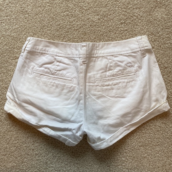 SOLD Abercrombie white shorts - Picture 5 of 7
